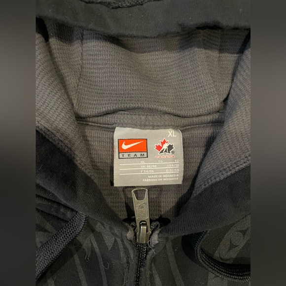 Team Canada Nike hockey sweater zip up - Picture 2 of 2